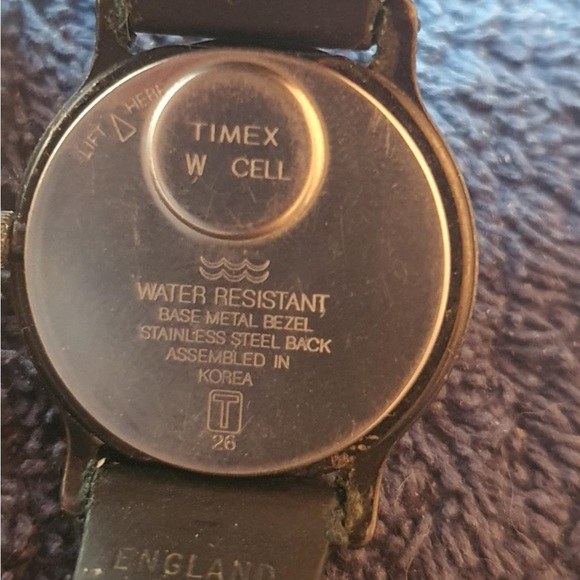 🦋 Vintage Timex Black/White Women's Watch w/Date - Picture 3 of 3